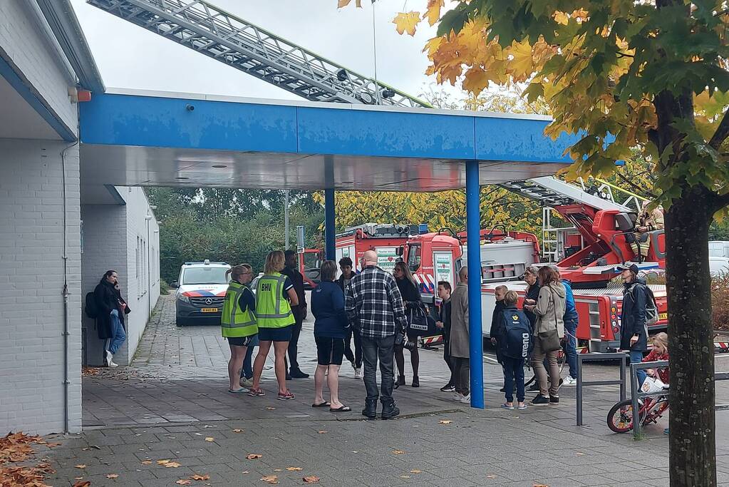 Zwembad ontruimd wegens vreemde lucht