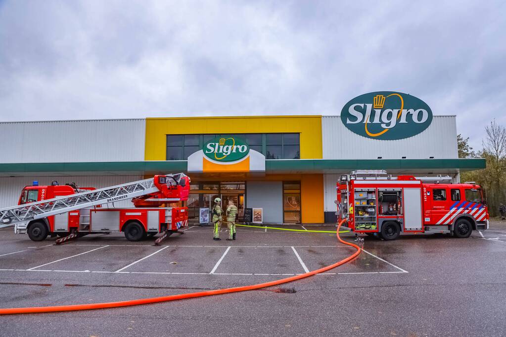 Grote brand in machinekamer Sligro