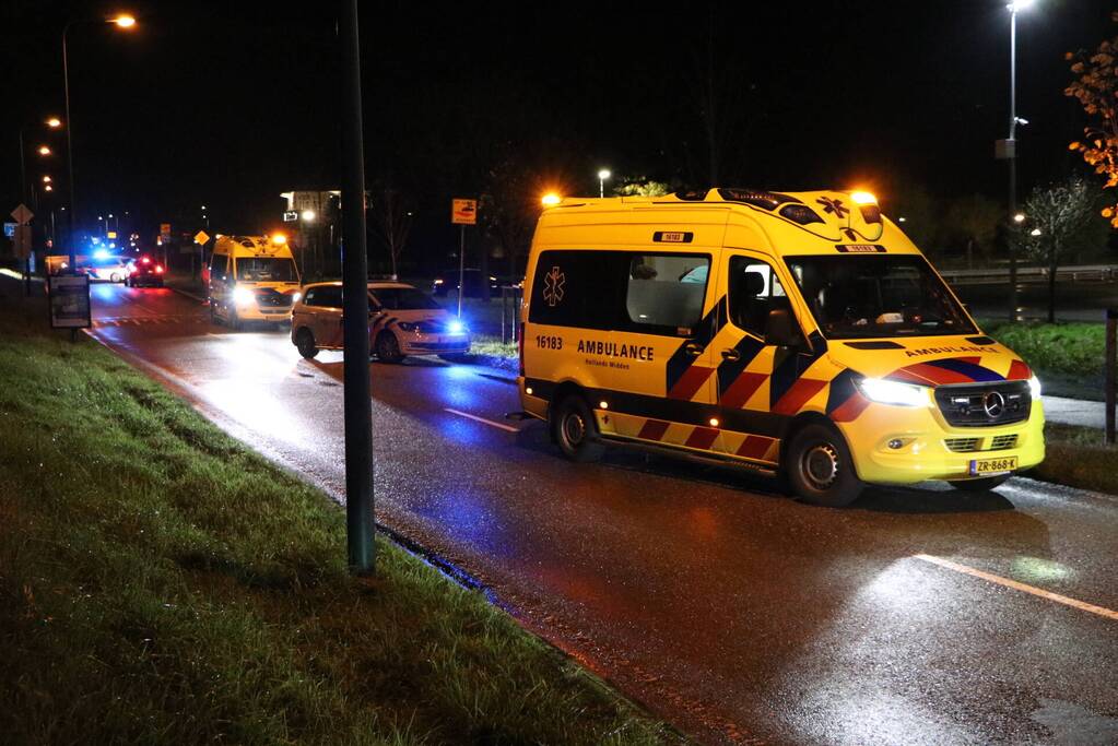 Auto komt op dak terecht na ongeval