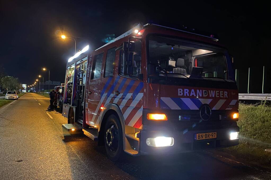 Auto komt op dak terecht na ongeval