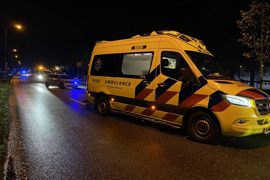 Auto komt op dak terecht na ongeval