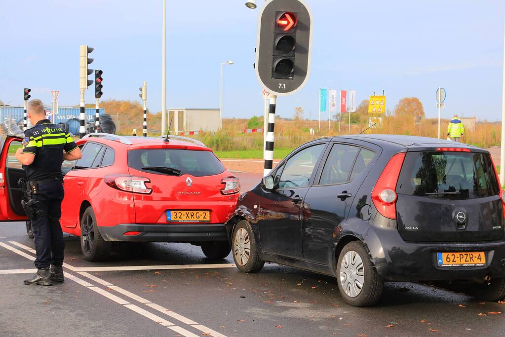 Kop-staart botsing voor stoplicht