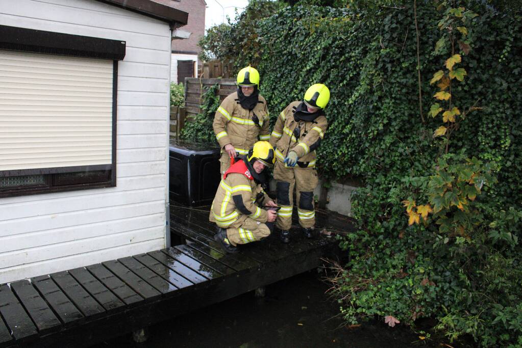 Flinke olielekkage in woonboot