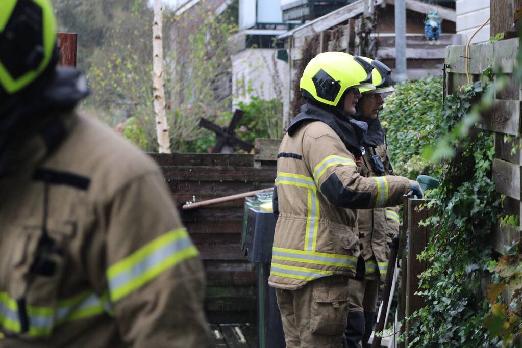 Flinke olielekkage in woonboot