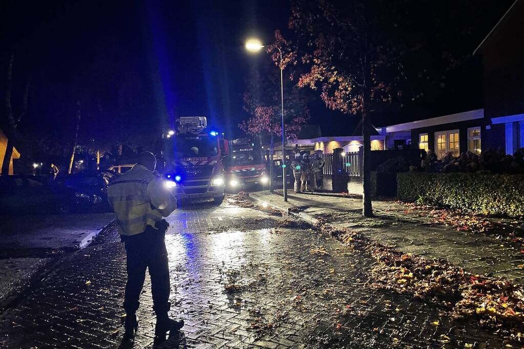 Brand in schoorsteen van woning