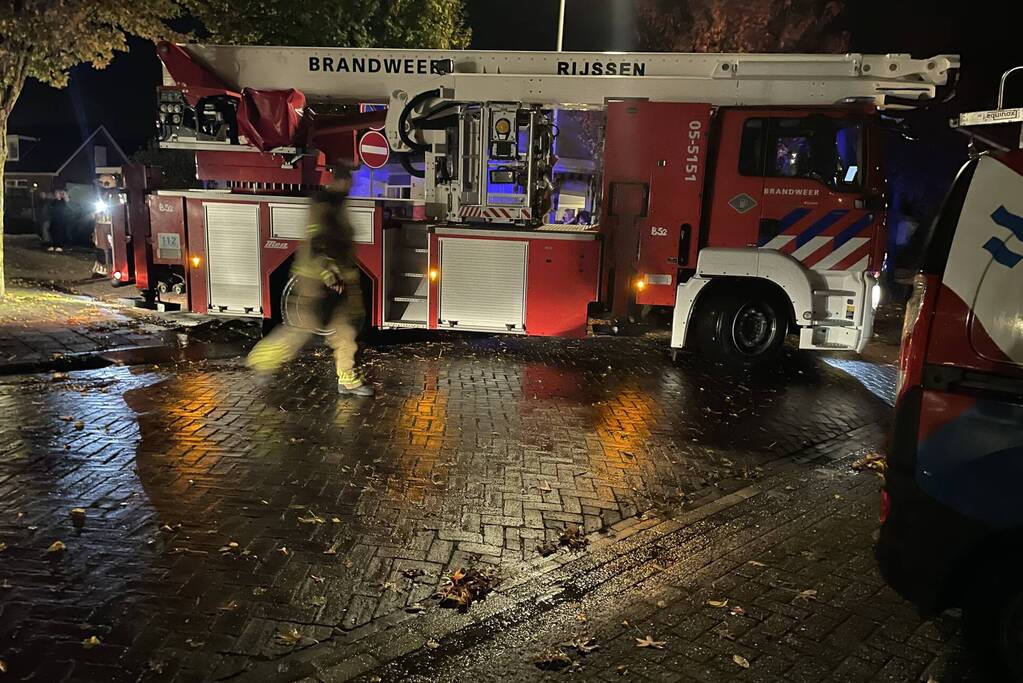 Brand in schoorsteen van woning
