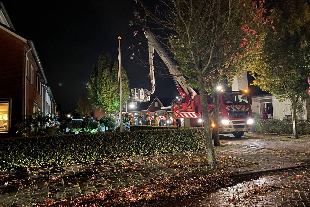 Brand in schoorsteen van woning