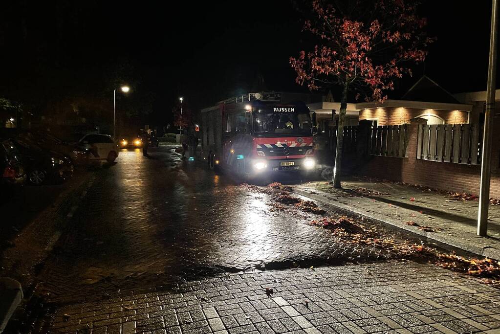 Brand in schoorsteen van woning
