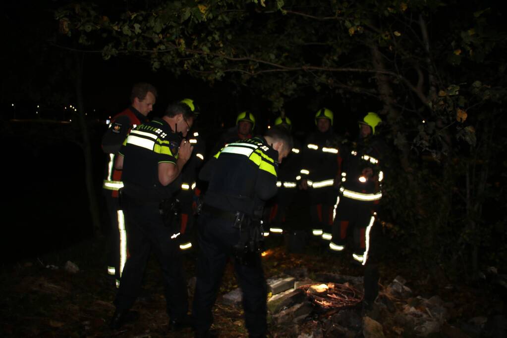 Hoopje koperdraden in brand