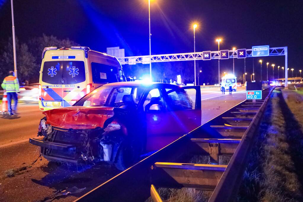 Personenauto belandt ondersteboven door ongeval