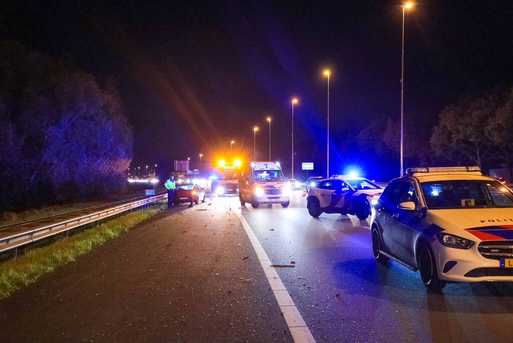 Personenauto belandt ondersteboven door ongeval