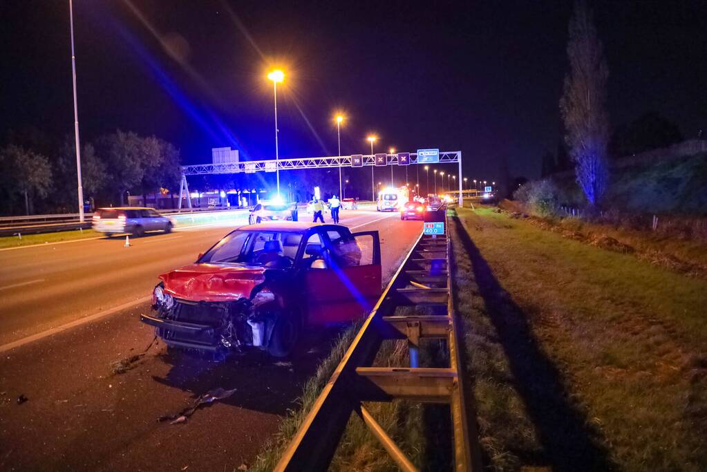 Personenauto belandt ondersteboven door ongeval