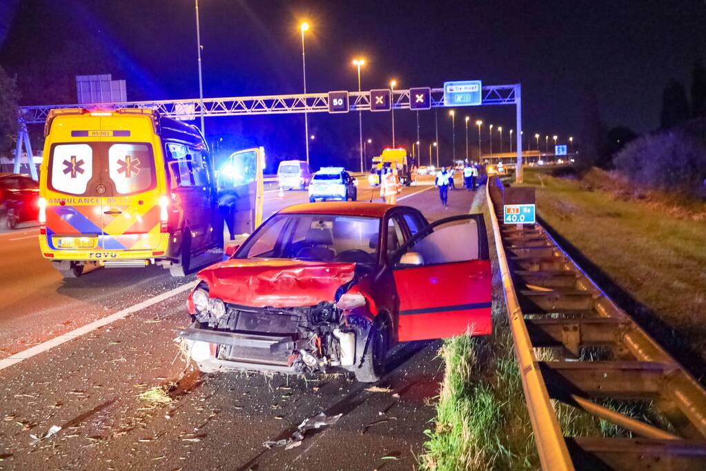Personenauto belandt ondersteboven door ongeval