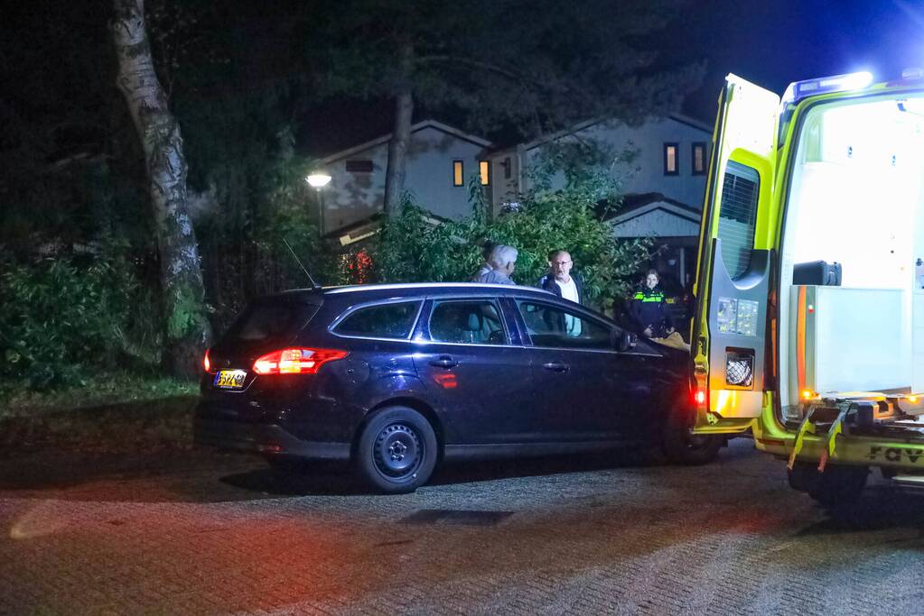 Personenauto in botsing met twee voetgangers