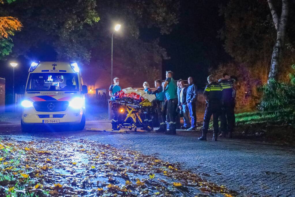 Personenauto in botsing met twee voetgangers