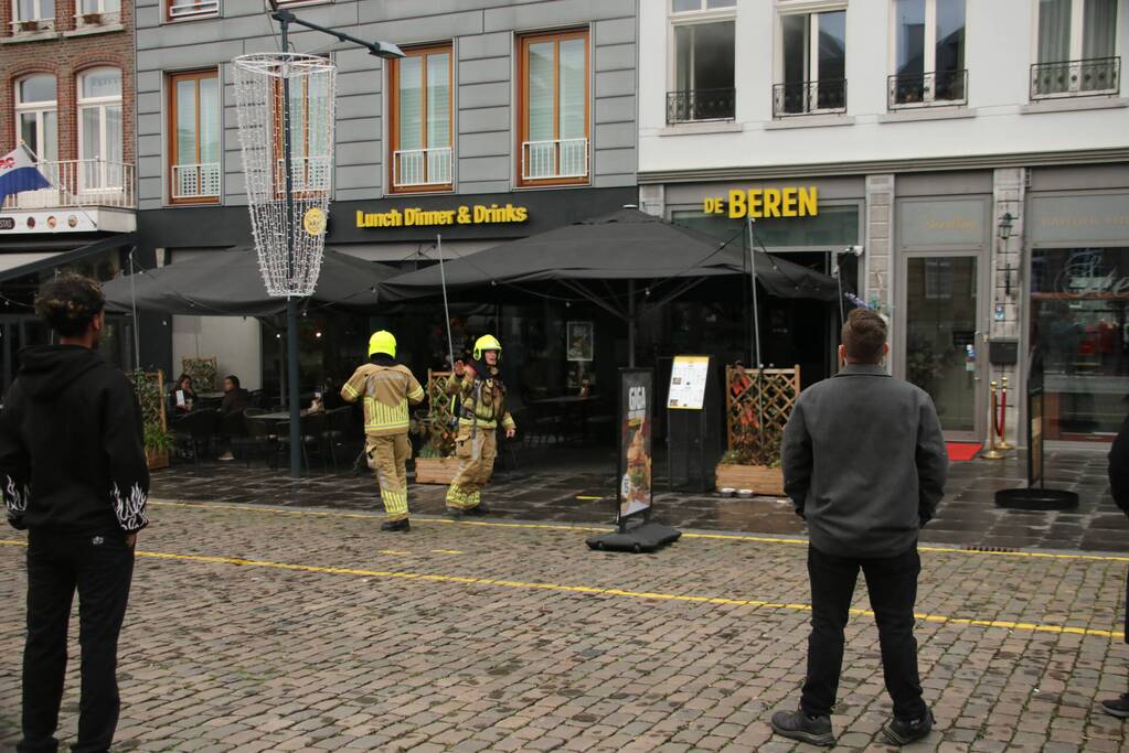 Grote uitslaande brand in appartement