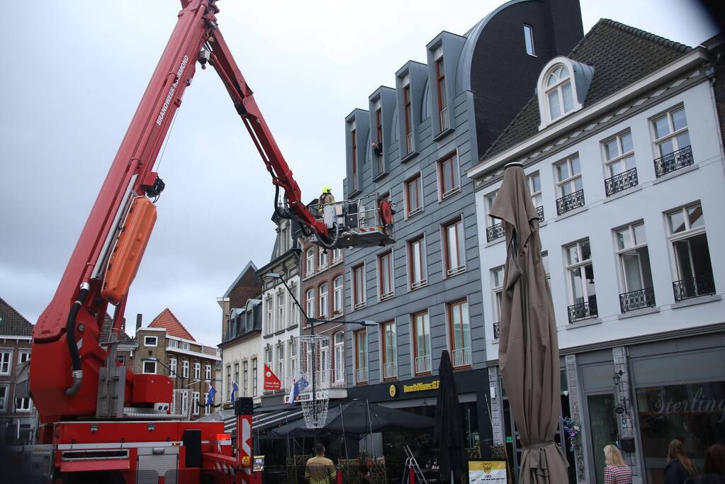 Grote uitslaande brand in appartement