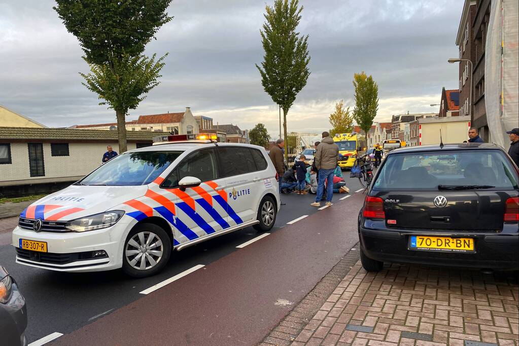 Fietsster en automobilist botsen op elkaar