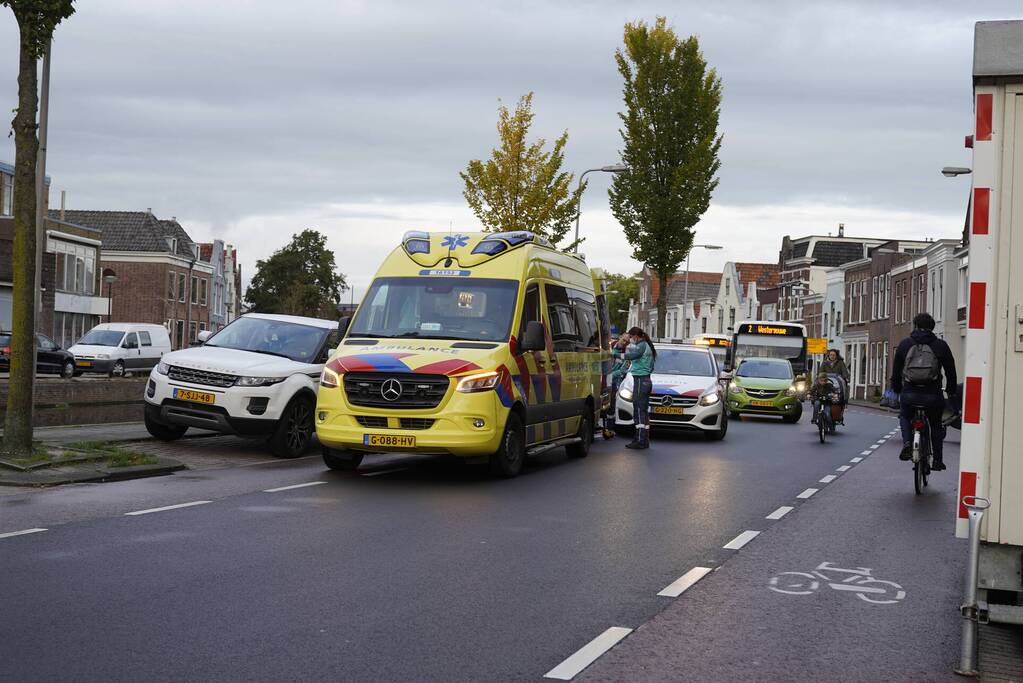 Fietsster en automobilist botsen op elkaar