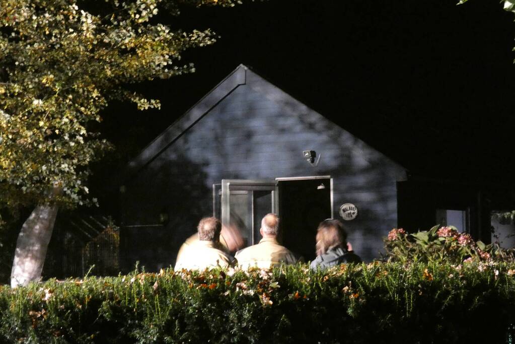 Brandweer blust brand in bed and breakfast huis