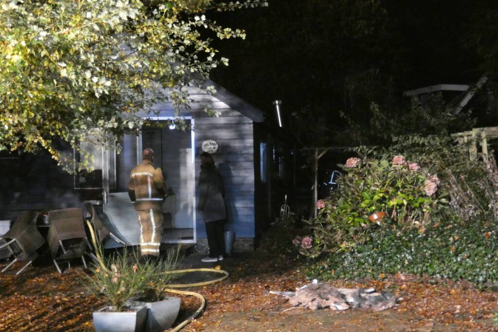 Brandweer blust brand in bed and breakfast huis