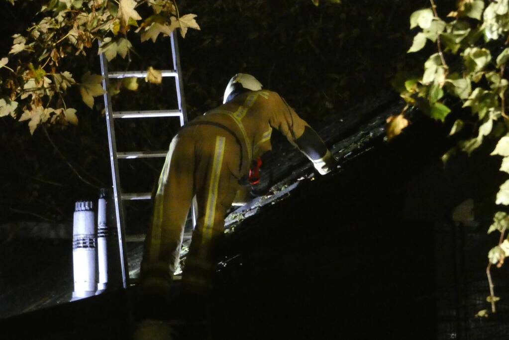 Brandweer blust brand in bed and breakfast huis