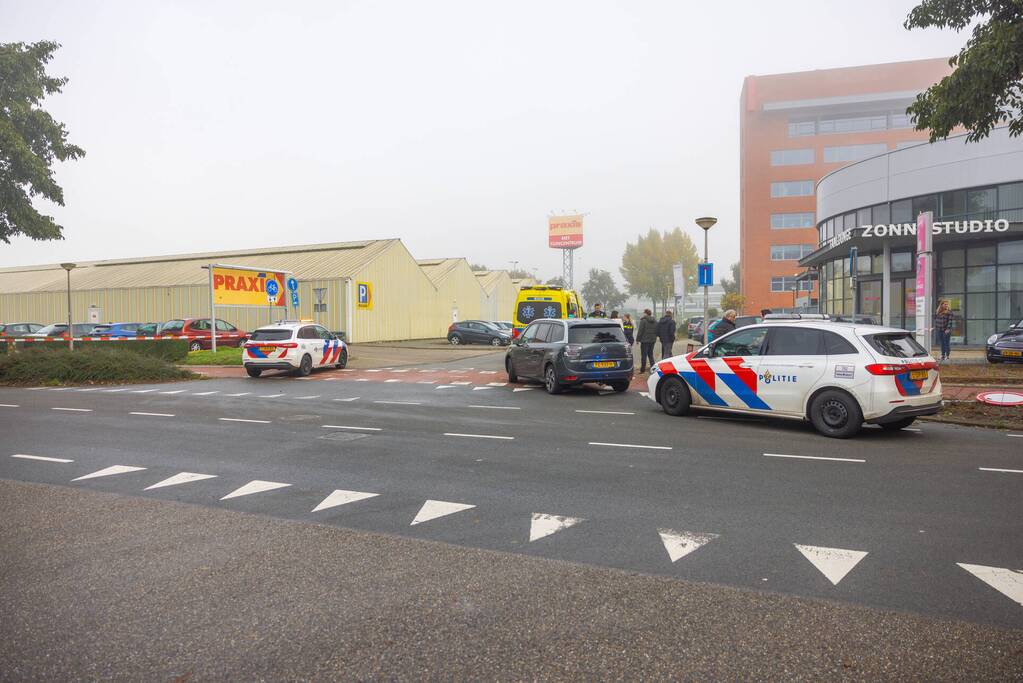 Brommerrijdster gewond bij aanrijding met auto op Calveen