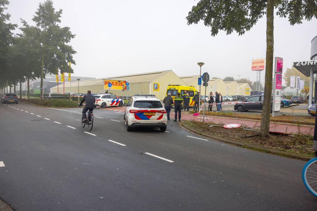 Brommerrijdster gewond bij aanrijding met auto op Calveen