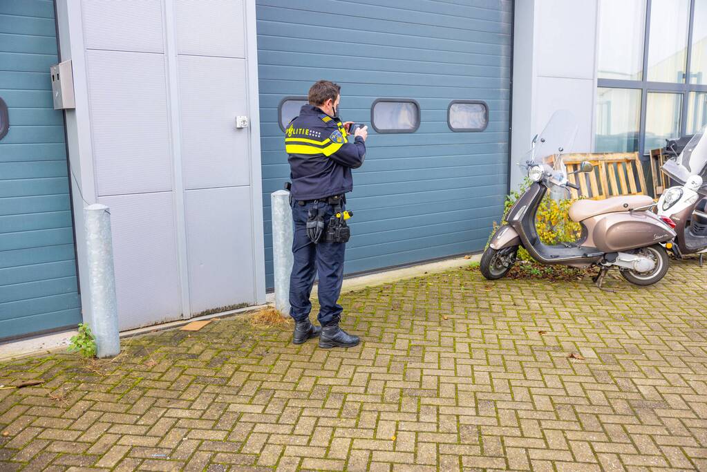 Brommerrijdster gewond bij aanrijding met auto op Calveen