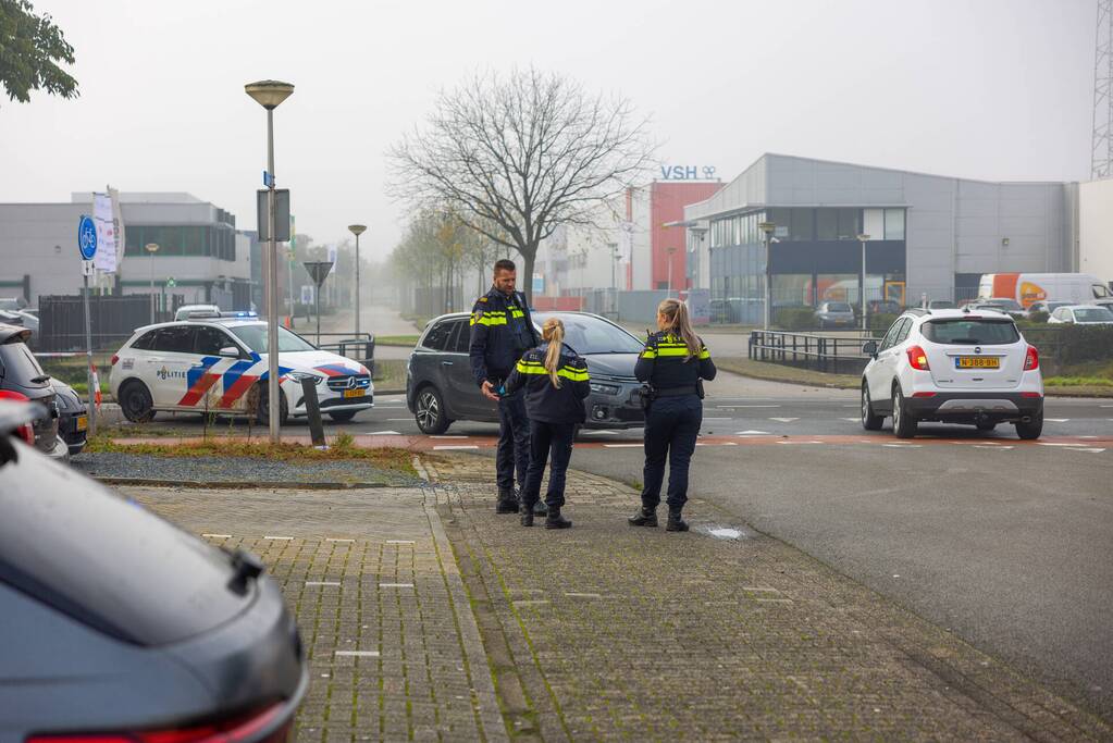 Brommerrijdster gewond bij aanrijding met auto op Calveen