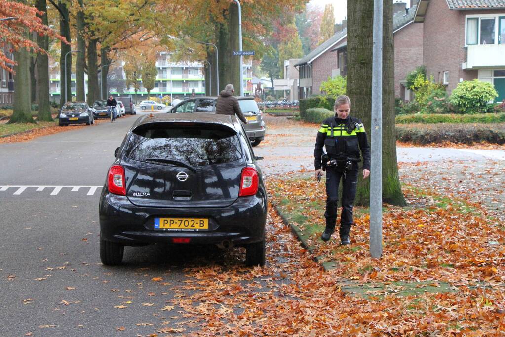 Spiegel aan diggelen na botsing met fietsster