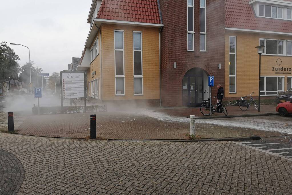 Meerdere panden beklad met leuzen