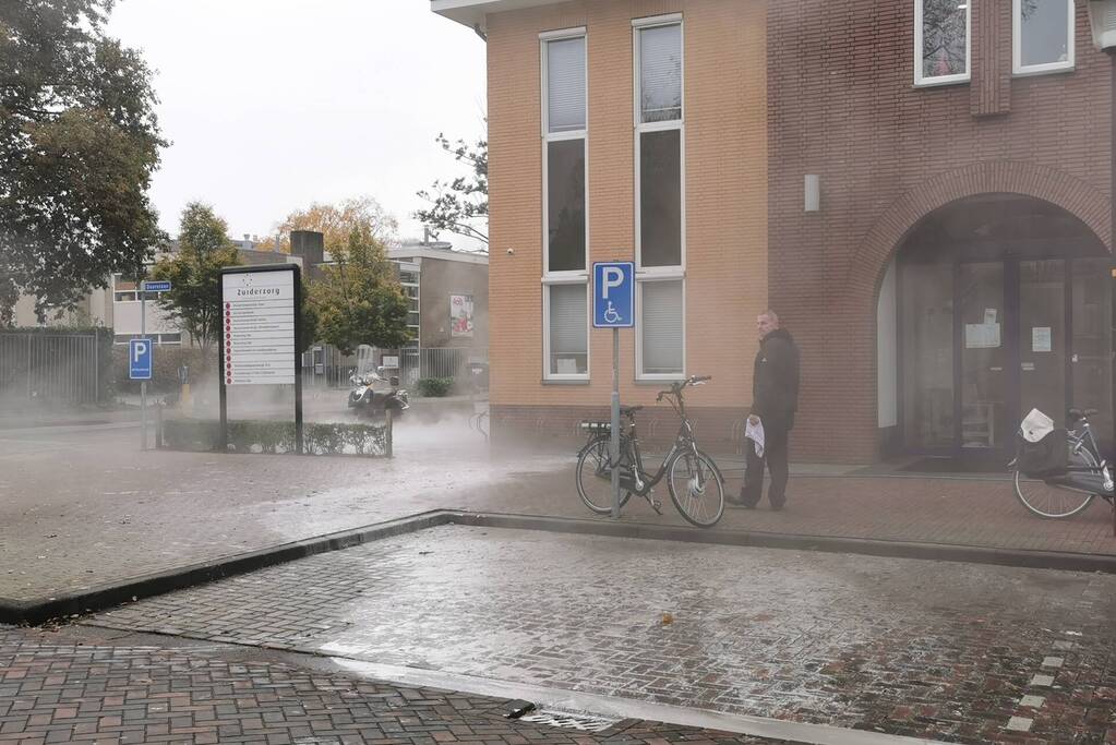 Meerdere panden beklad met leuzen