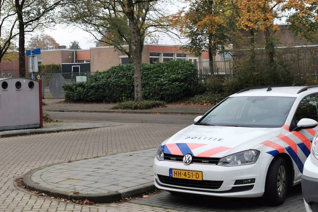 Meerdere panden beklad met leuzen