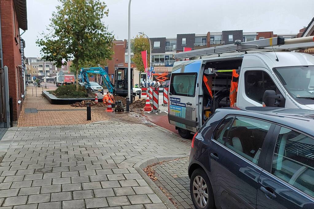 Straat afgezet door waterlekkage
