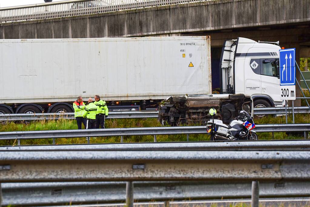 Traumahelikopter landt op snelweg voor ernstig ongeval