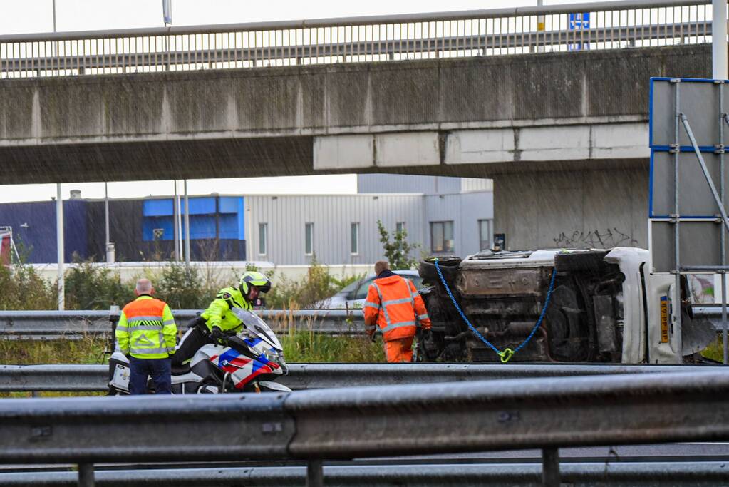 Traumahelikopter landt op snelweg voor ernstig ongeval