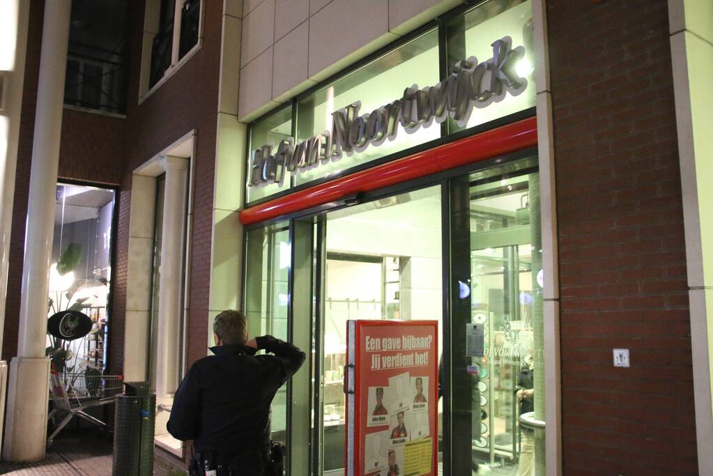 Magazijn van Dirk Supermarkt ontruimd door mogelijke gaslek