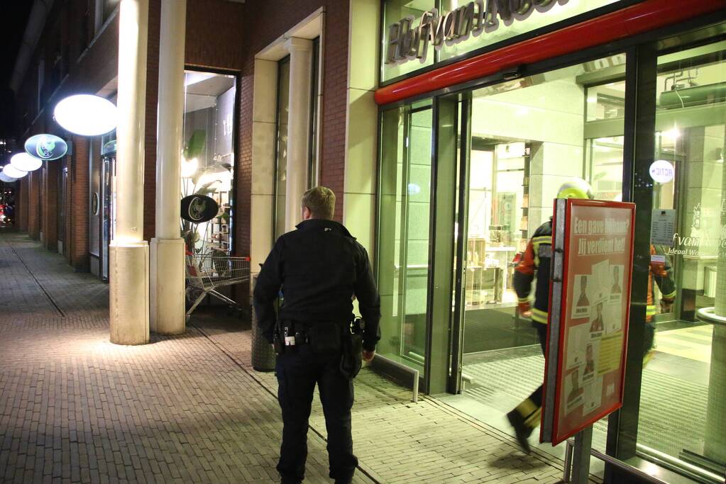 Magazijn van Dirk Supermarkt ontruimd door mogelijke gaslek