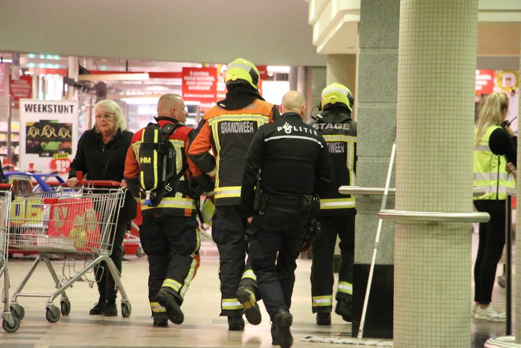Magazijn van Dirk Supermarkt ontruimd door mogelijke gaslek