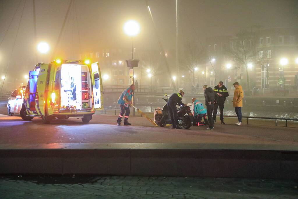 Brommerrijder gewond bij botsing met fietser