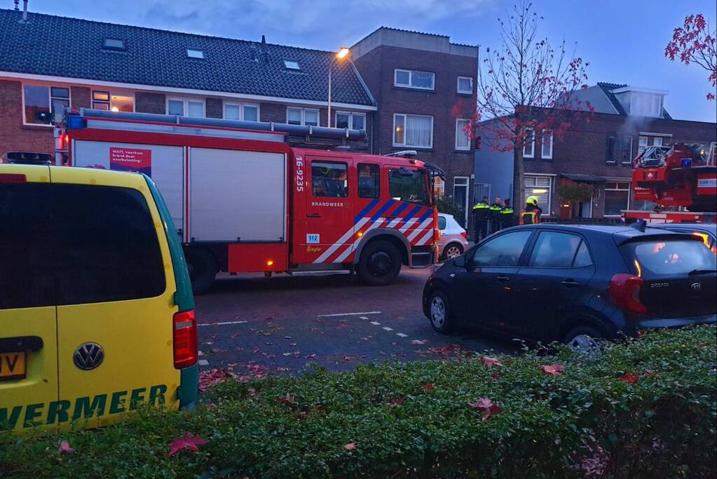 Veel rook uit woning door brand