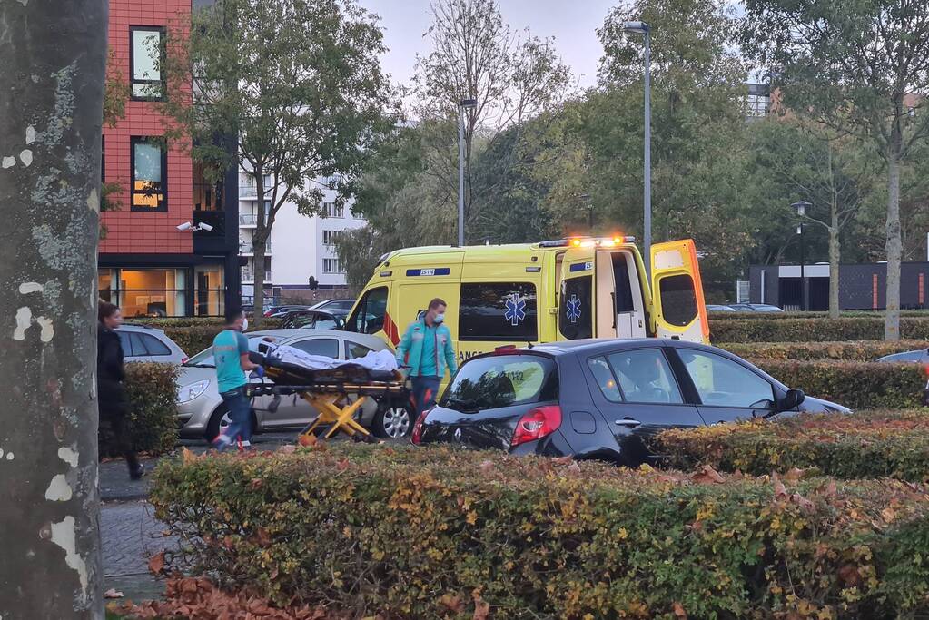 Persoon gewond bij botsing tussen twee auto's