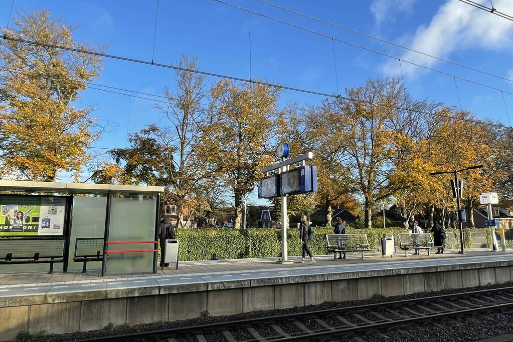 Beeldschermen van station vernield