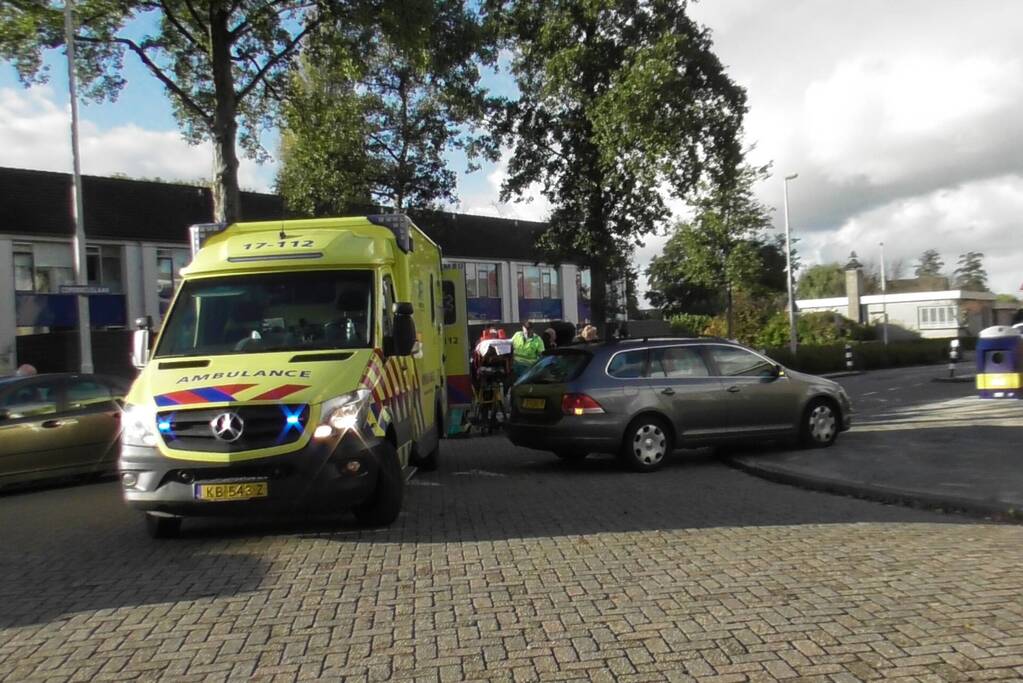 Fietser gewond bij botsing met auto