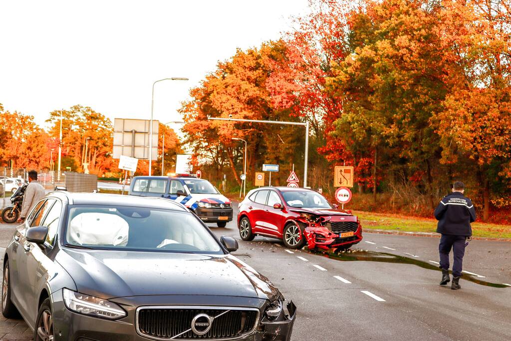Flinke schade bij ongeval tussen twee auto's