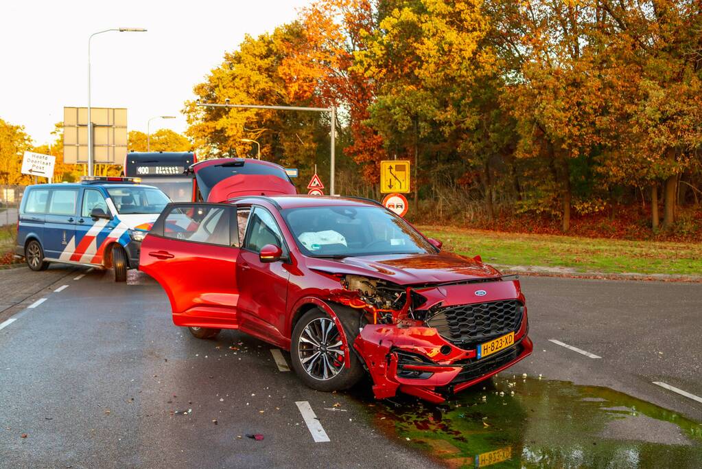 Flinke schade bij ongeval tussen twee auto's