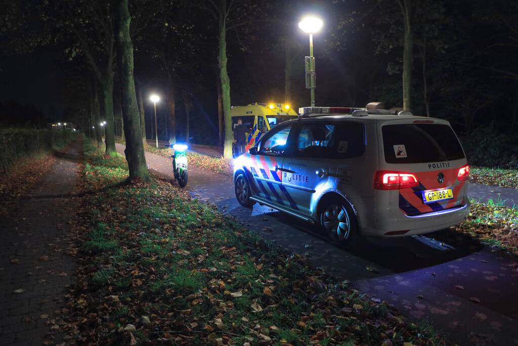 Bestuurder Go Sharing-scooter onderuit op fietspad