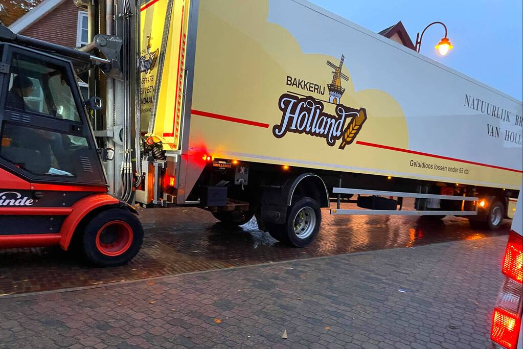 Stuuras van vrachtwagen afgebroken