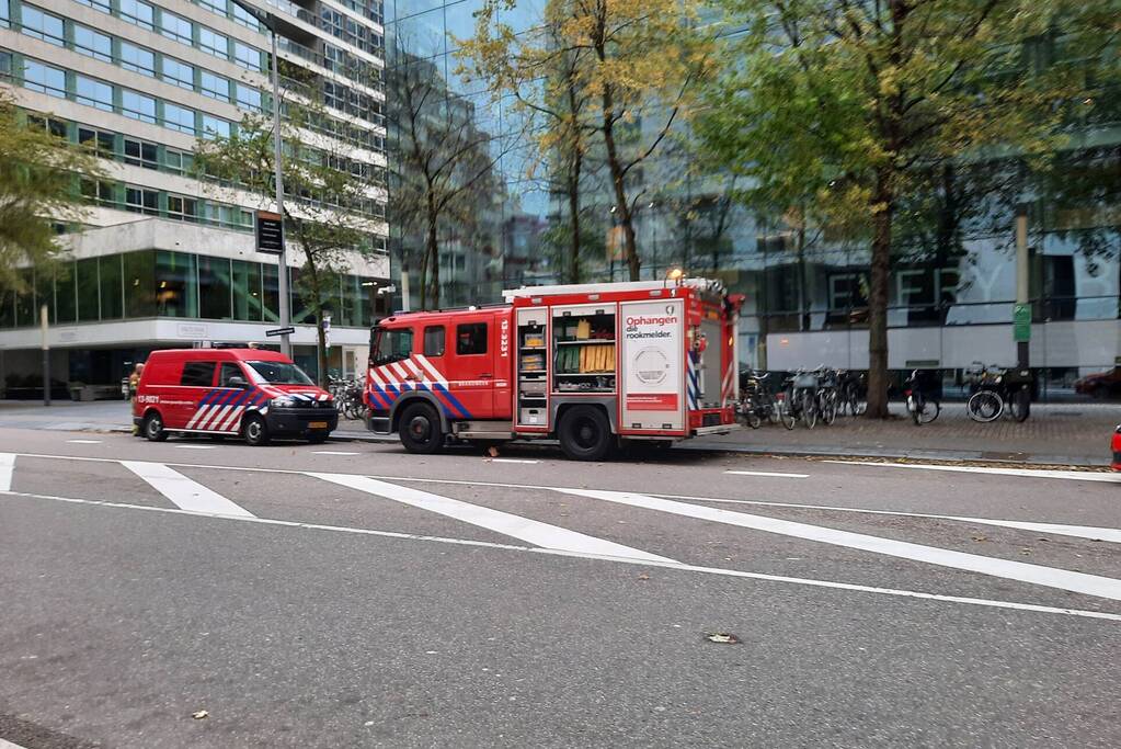 Brandweer doet onderzoek naar hinderlijke lucht in sporthal